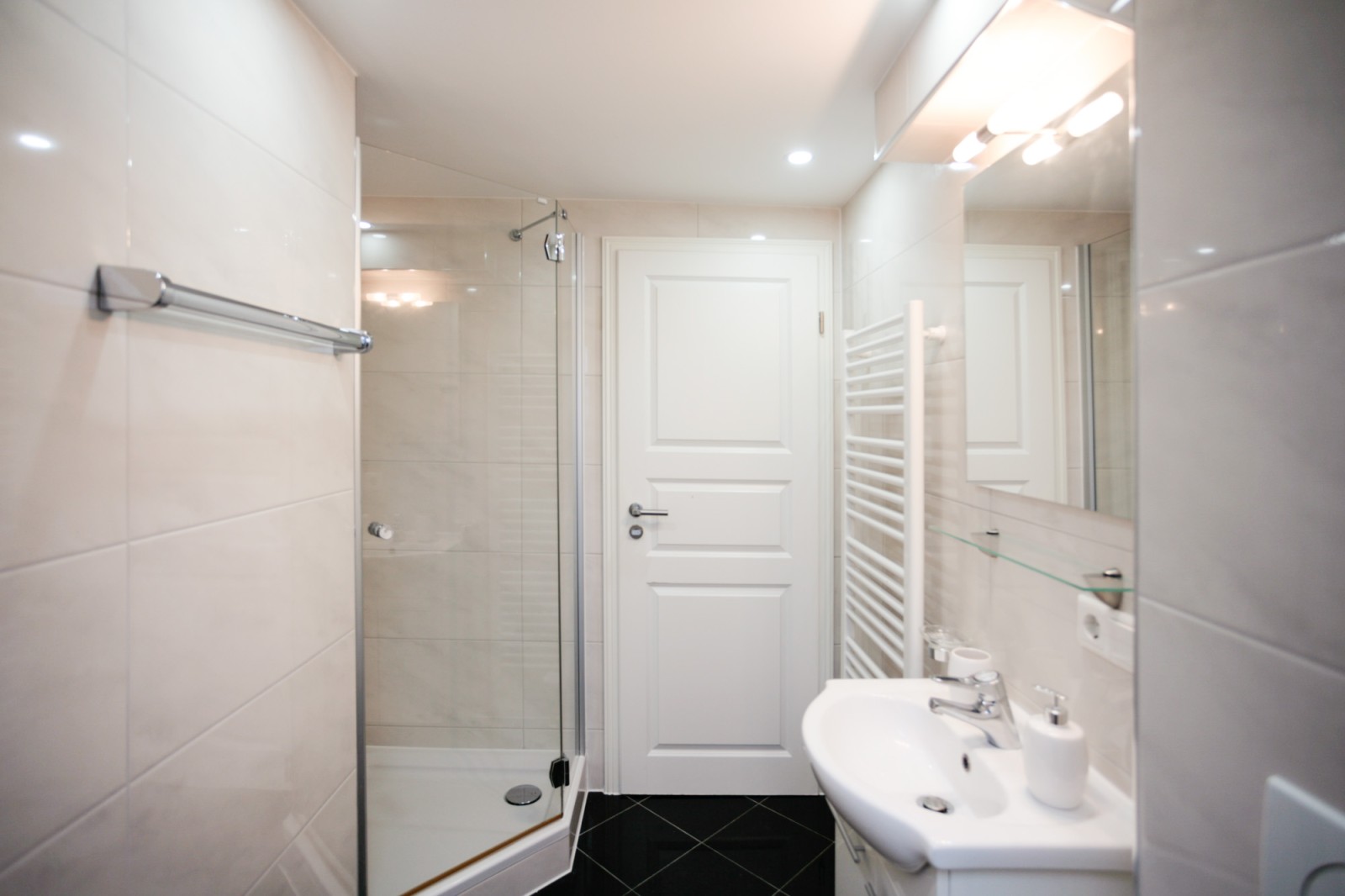 ZV-DL#*** P R I M E Shared Apartment in Frankfurt-Nordend (2 bedroom)***