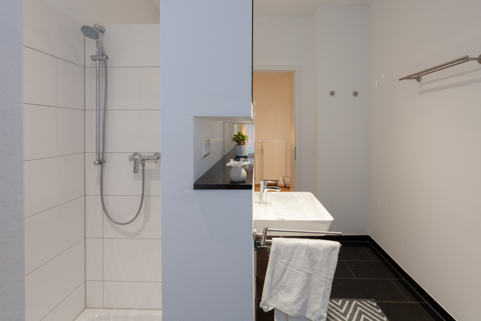 ZV-ER#*** P R I M E Business Apartment in Nordend with garden***