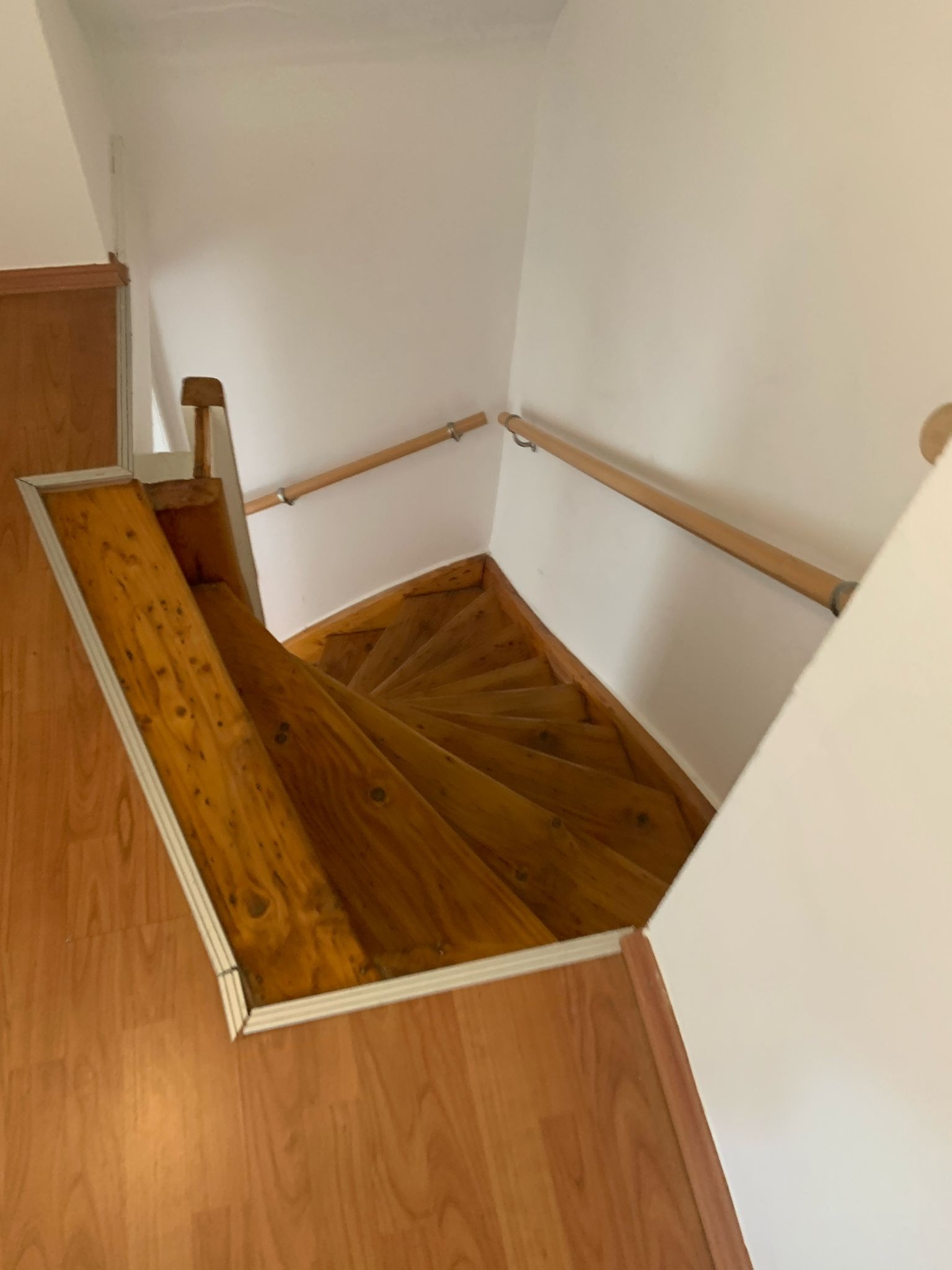 R-3L#*** S T A N D A R D Shared Apartment in Frankfurt-City (2 Bedroom) ***