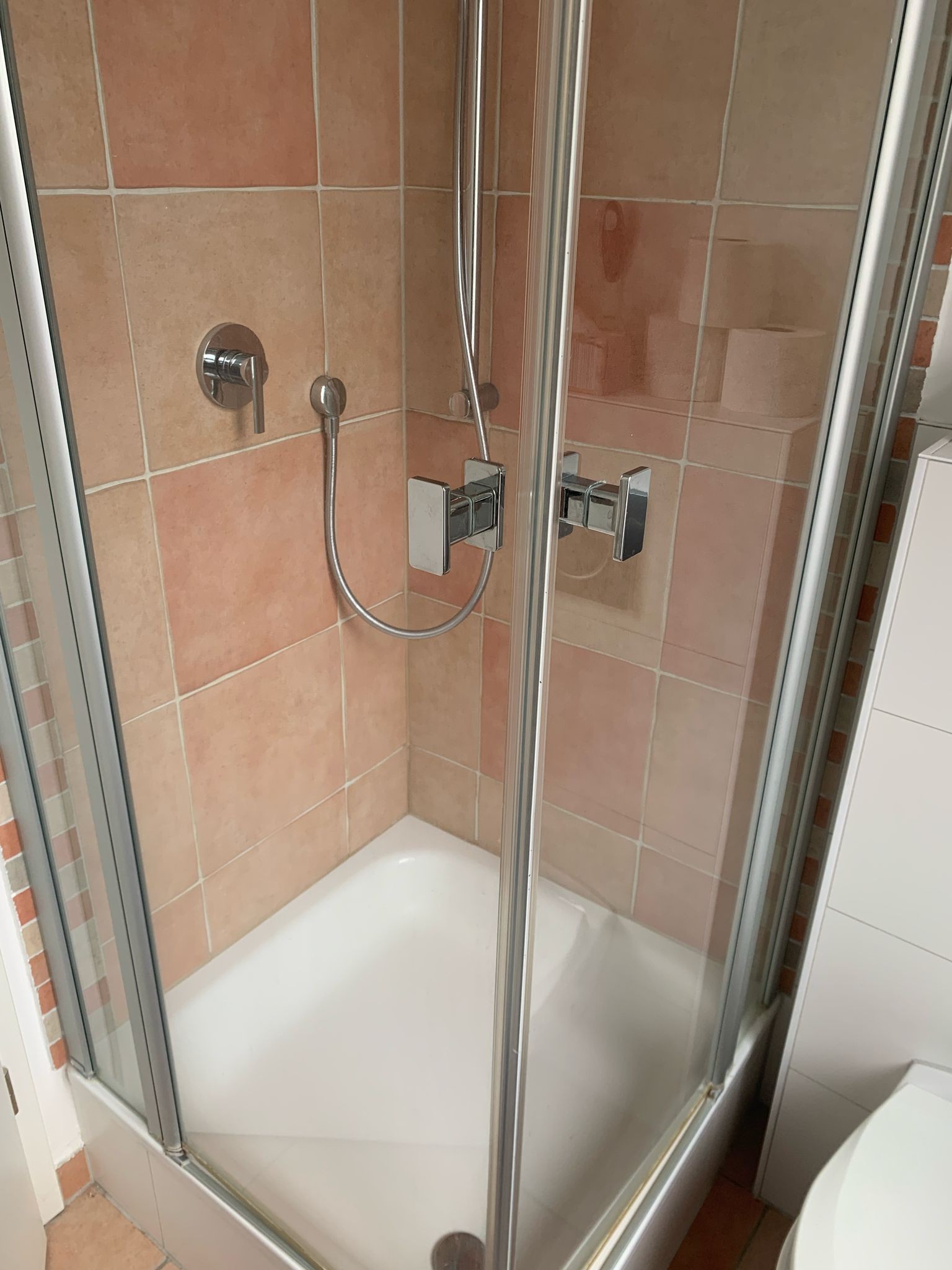 R-3L#*** S T A N D A R D Shared Apartment in Frankfurt-City (2 Bedroom) ***