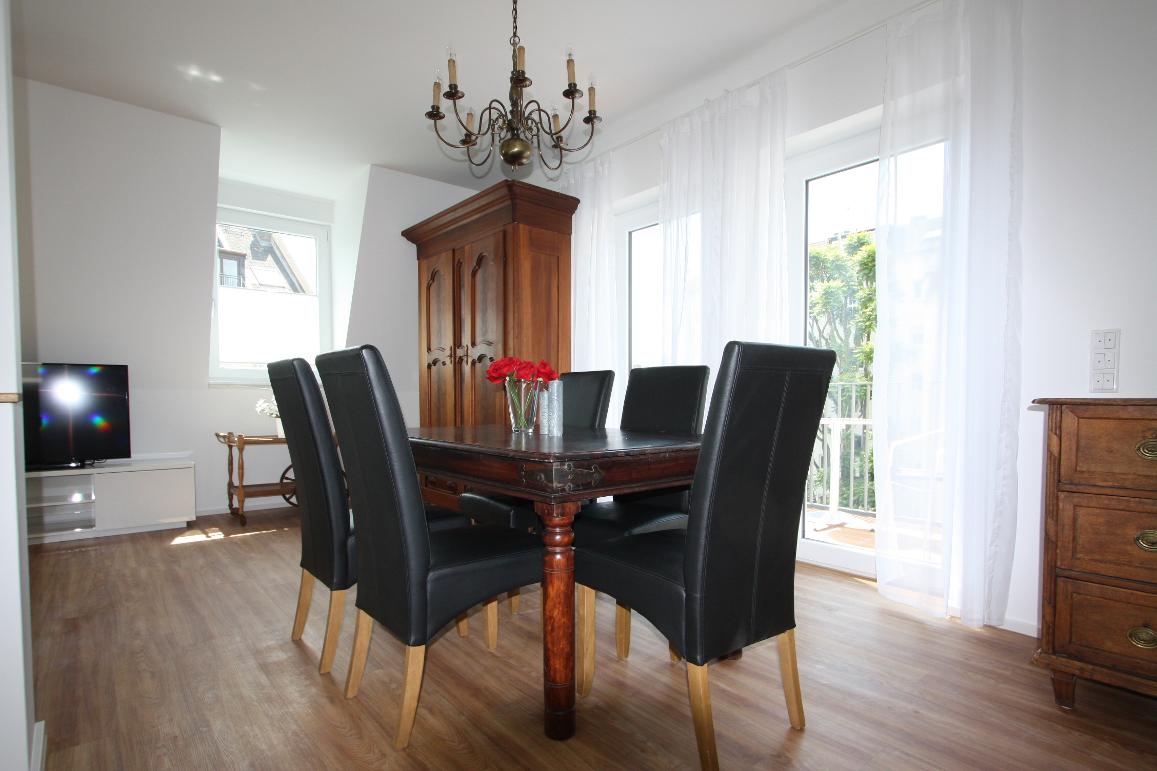 ZH-DM#*** P R I M E Shared Apartment im Nordend mit zwei Balkonen***